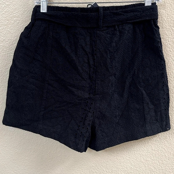Blank NYC Black Eyelet Tie Waist Shorts Size Medium New With Tag! - Picture 6 of 10